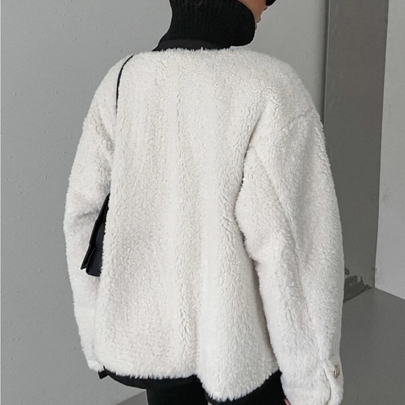 Contrast Trim Dual Pocket Drop Shoulder Teddy Jacket - Picture 2 of 8